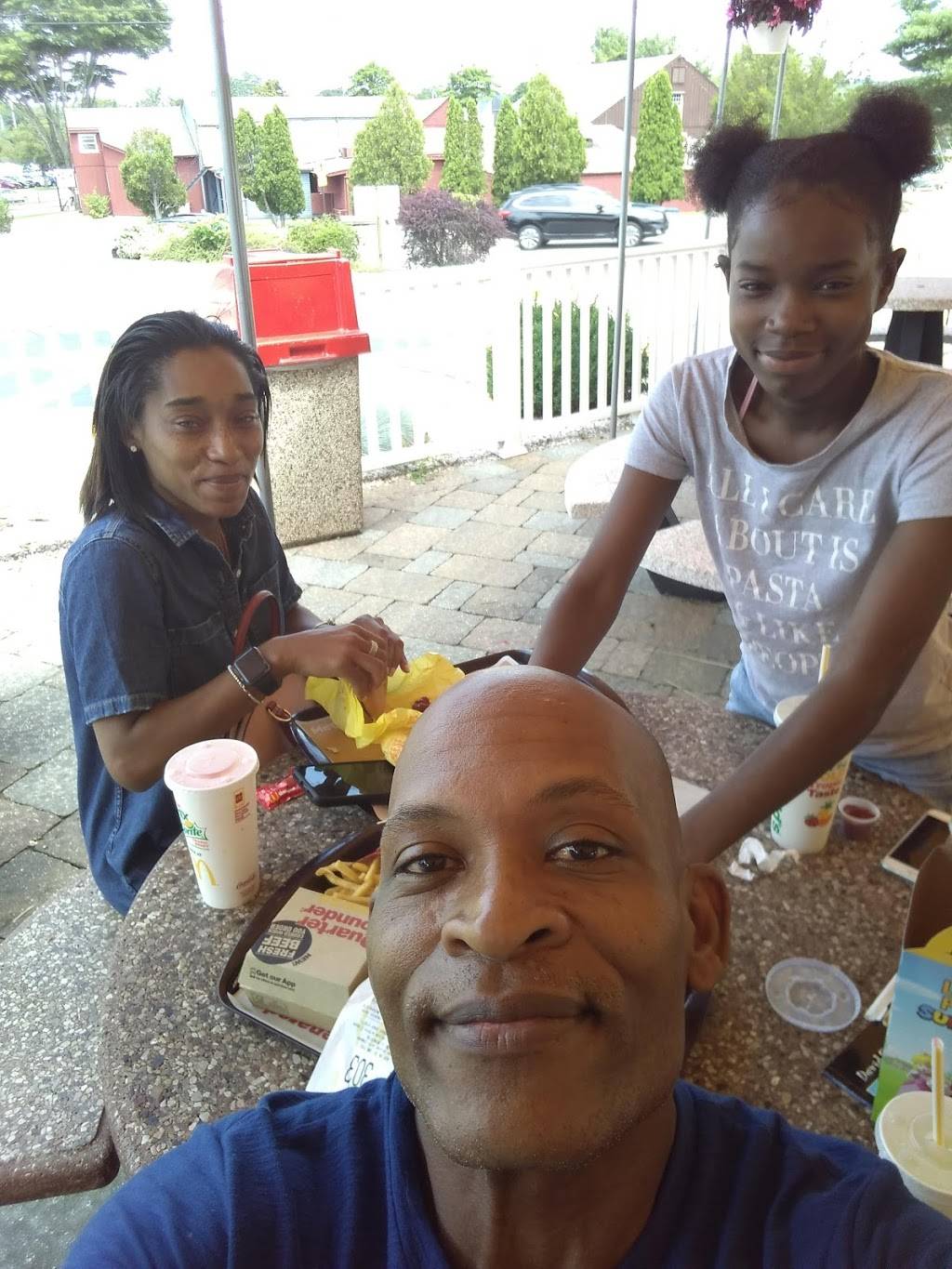 McDonalds | restaurant | 2 Coogan Blvd, Mystic, CT 06355, USA | 8605369123 OR +1 860-536-9123