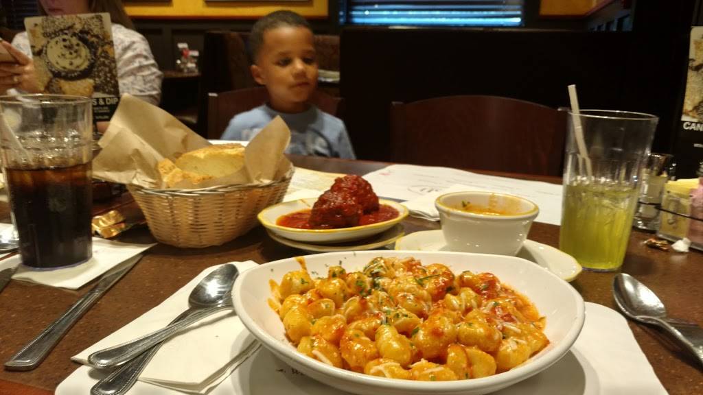 The Chateau Restaurant Waltham | restaurant | 195 School St, Waltham, MA 02451, USA | 7818943339 OR +1 781-894-3339