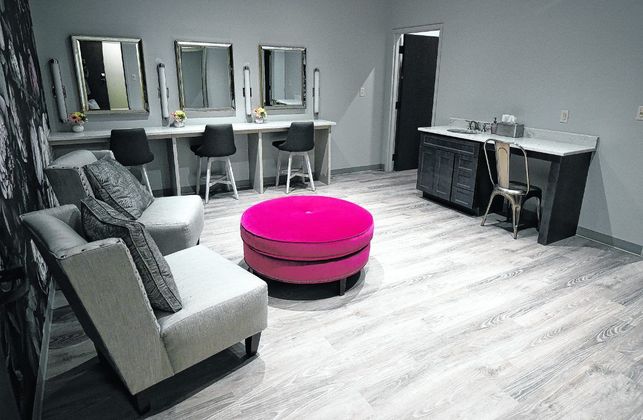 Garment Factory Events | restaurant | 101 E Wayne St, Franklin, IN 46131, USA | 3178688227 OR +1 317-868-8227