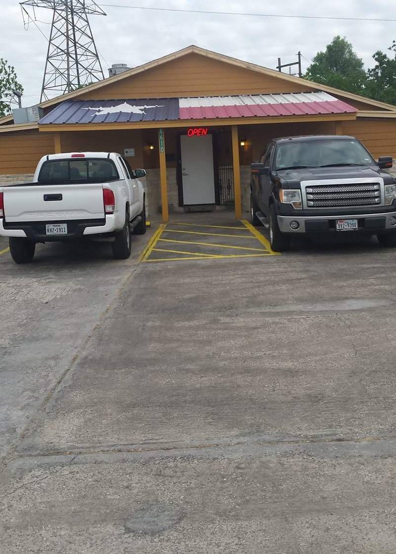 Texas Star Bar and Grill | restaurant | 6610 Gulfway Dr, Port Arthur, TX 77642, USA | 4095480170 OR +1 409-548-0170