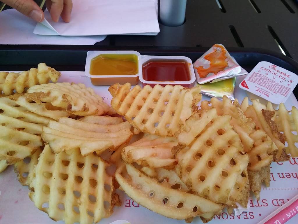 Chick-fil-A | restaurant | 326 W Magnolia Ave, Auburn, AL 36832, USA | 3348267630 OR +1 334-826-7630