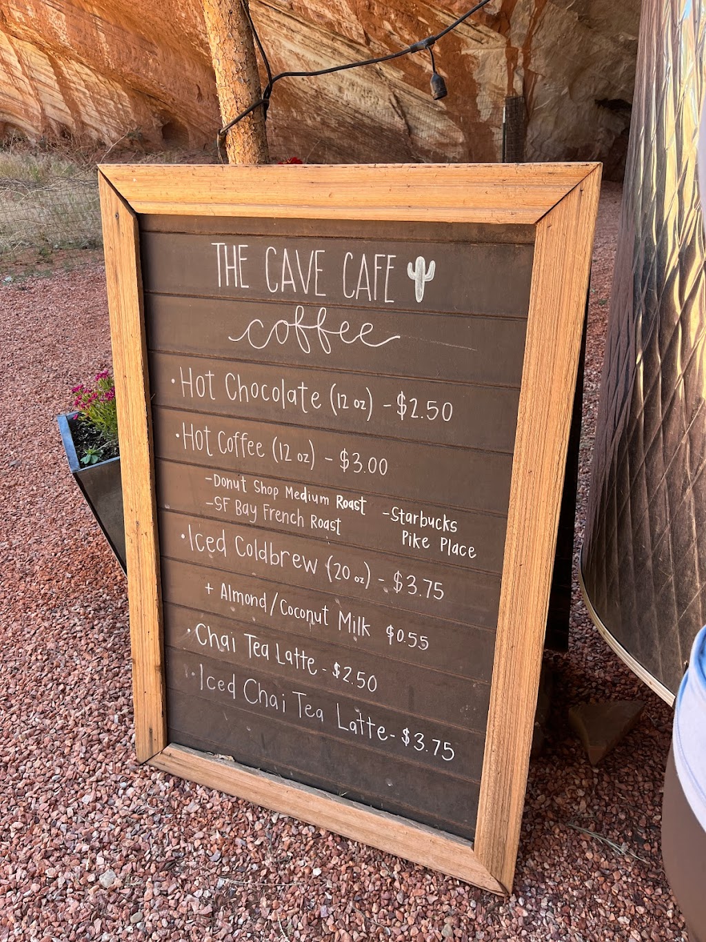 The Cave Cafe | restaurant | 4581 US-89, Kanab, UT 84741, USA | 4358190556 OR +1 435-819-0556