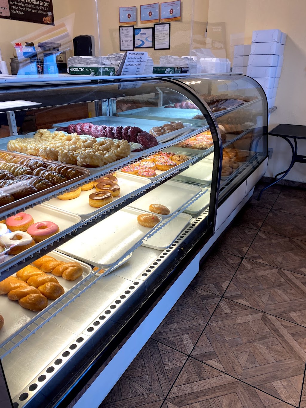 Hole In One Donuts | bakery | 923 Lithia Pinecrest Rd, Brandon, FL 33511, USA | 8134093550 OR +1 813-409-3550