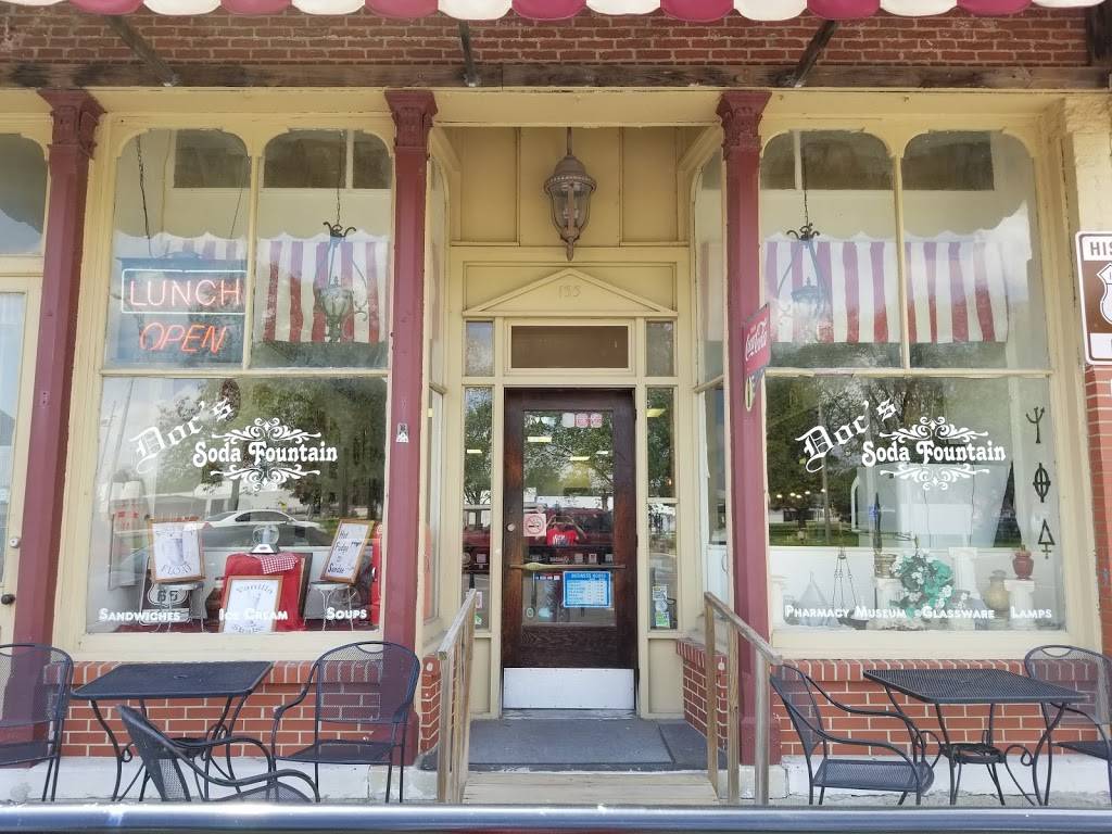 Docs Soda Fountain | restaurant | 133 S 2nd St, Girard, IL 62640, USA | 2176273491 OR +1 217-627-3491