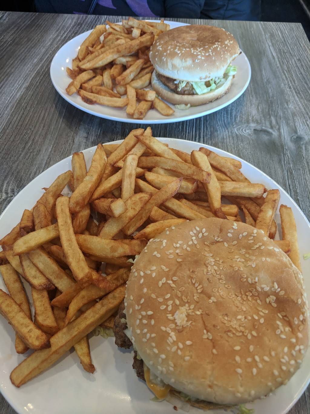 Louis Pizza Express Orleans | meal takeaway | 1600 Forest Valley Dr, Orléans, ON K1C 6X7, Canada | 6138375000 OR +1 613-837-5000