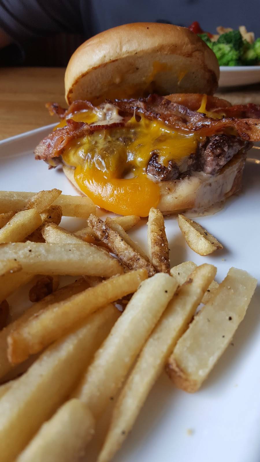 Applebees Grill + Bar | restaurant | 6706 Forest Hill Blvd, Greenacres, FL 33413, USA | 5616416332 OR +1 561-641-6332