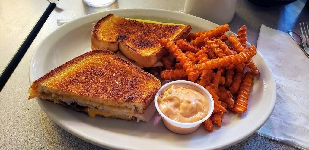 WeatherVane Restaurant | restaurant | 186 Main St, Menasha, WI 54952, USA | 9207252824 OR +1 920-725-2824