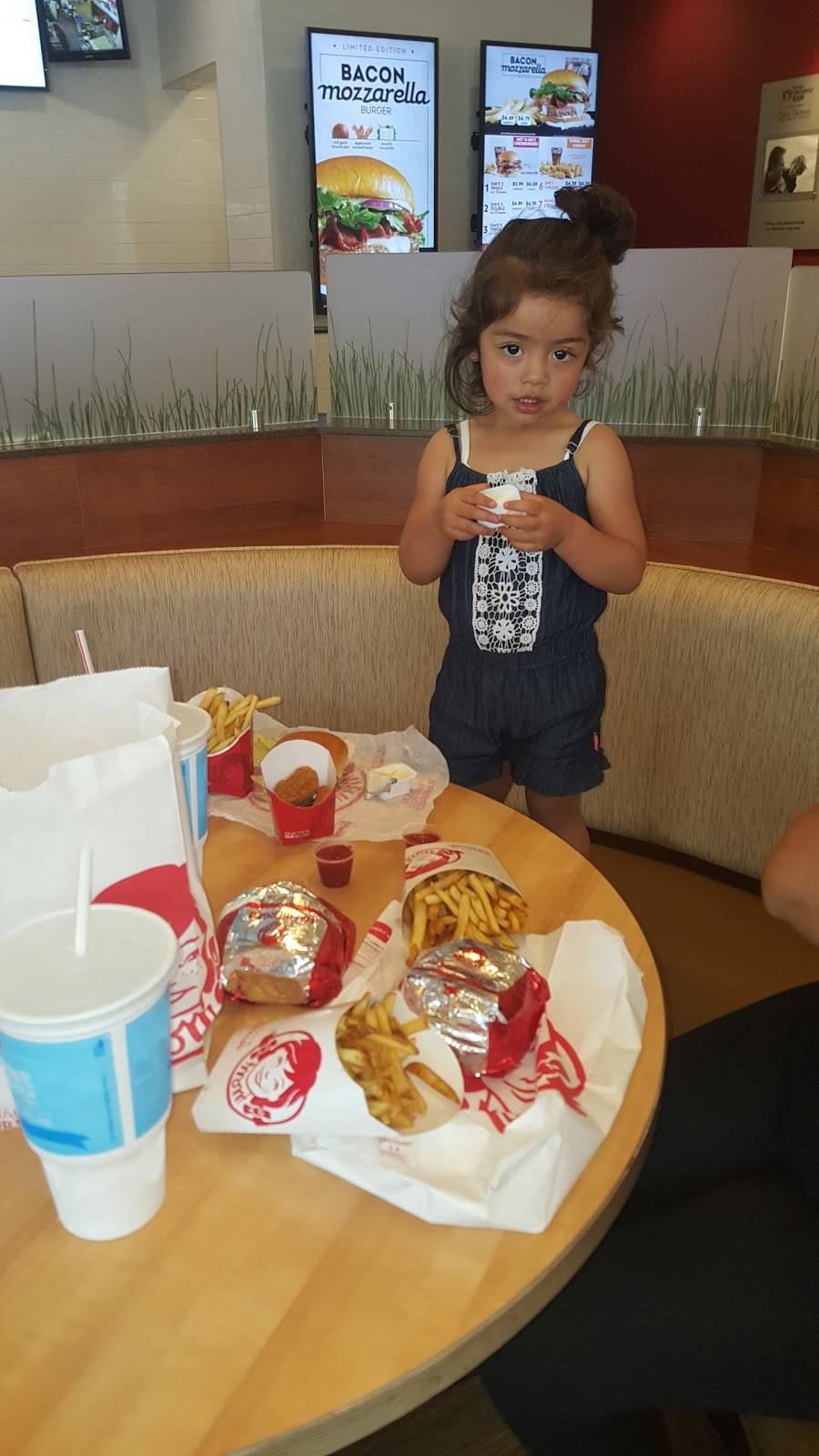 Wendys | restaurant | 7031 S Western Ave, Chicago, IL 60636, USA | 7737371125 OR +1 773-737-1125