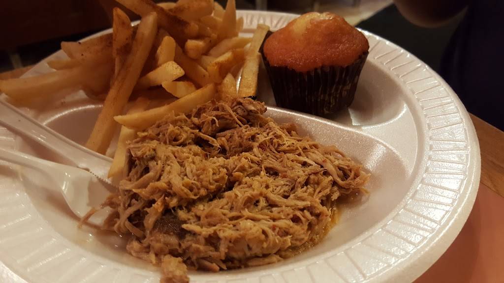 Log Cabin Barbecue | restaurant | 11672 Spotswood Trail, Elkton, VA 22812, USA | 5402899400 OR +1 540-289-9400