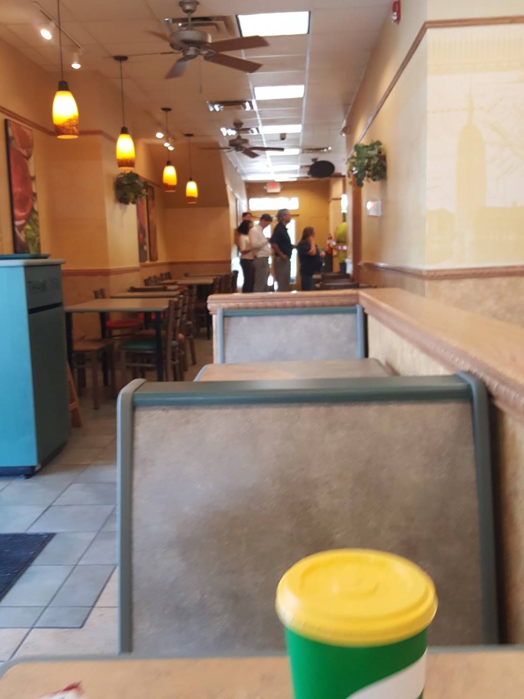 Subway | restaurant | 156 Magnolia St, Spartanburg, SC 29306, USA | 8645850133 OR +1 864-585-0133