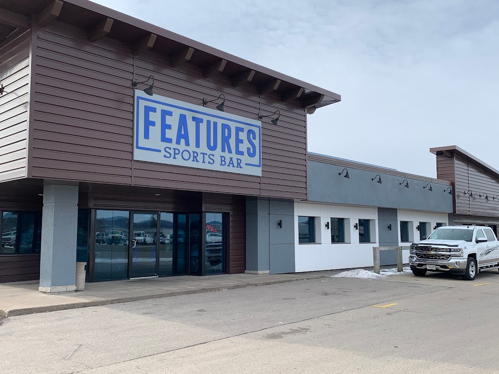 Features Sports Bar & Grill | restaurant | 1425 WI-16, West Salem, WI 54669, USA | 6087869000 OR +1 608-786-9000