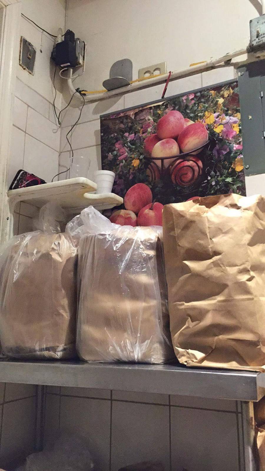 Desayunos Tamales Guatemaltecos | restaurant | 450 S Benton Way, Los Angeles, CA 90057, USA | 2139443373 OR +1 213-944-3373