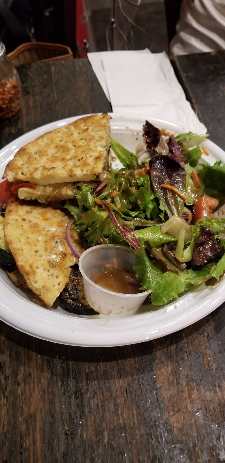 Luigis | restaurant | 265-21 Union Tpke, Queens, NY 11040, USA | 7183477136 OR +1 718-347-7136