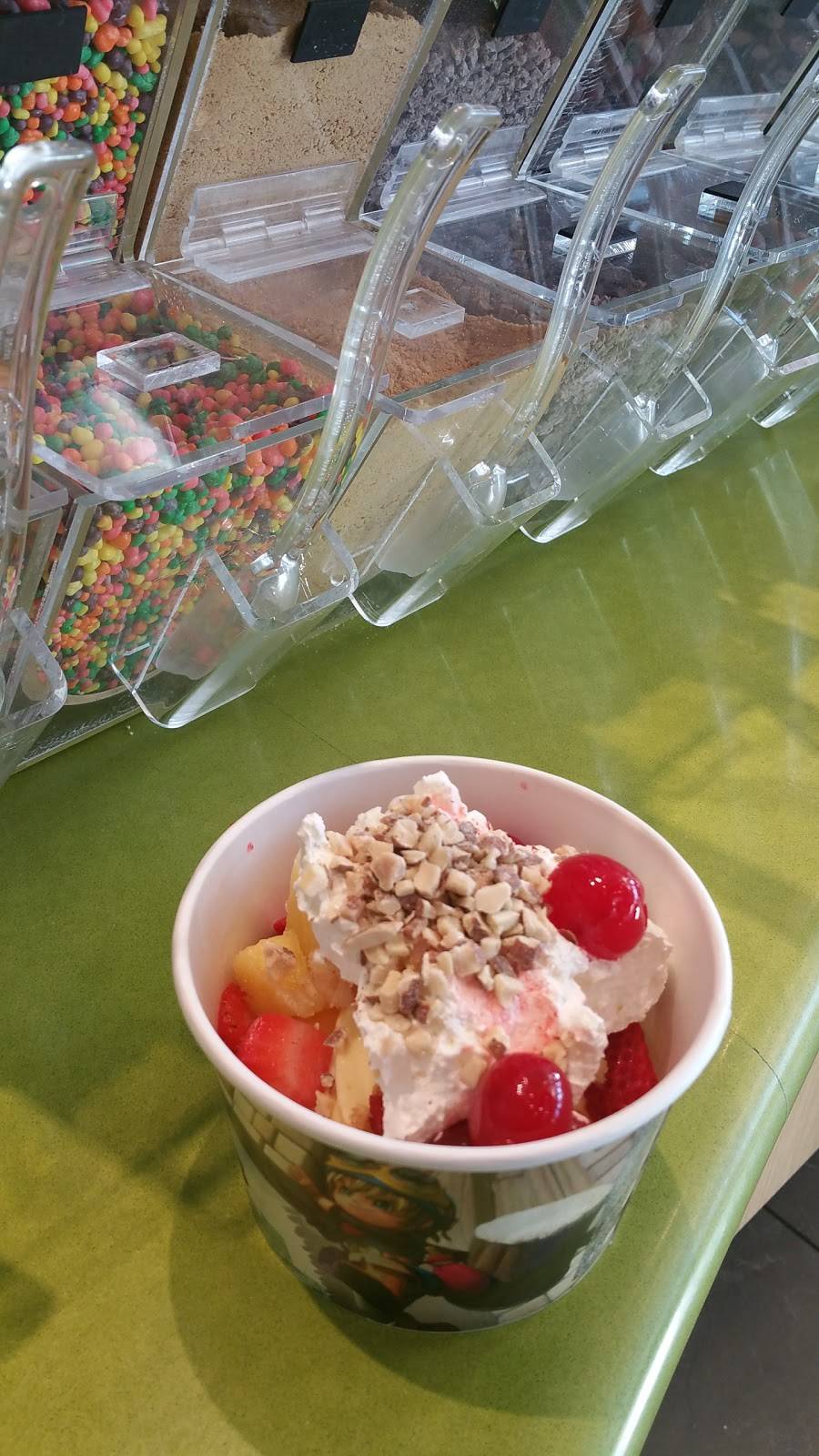Menchies Frozen Yogurt | bakery | 9 E Main St, Alhambra, CA 91801, USA | 6262899289 OR +1 626-289-9289