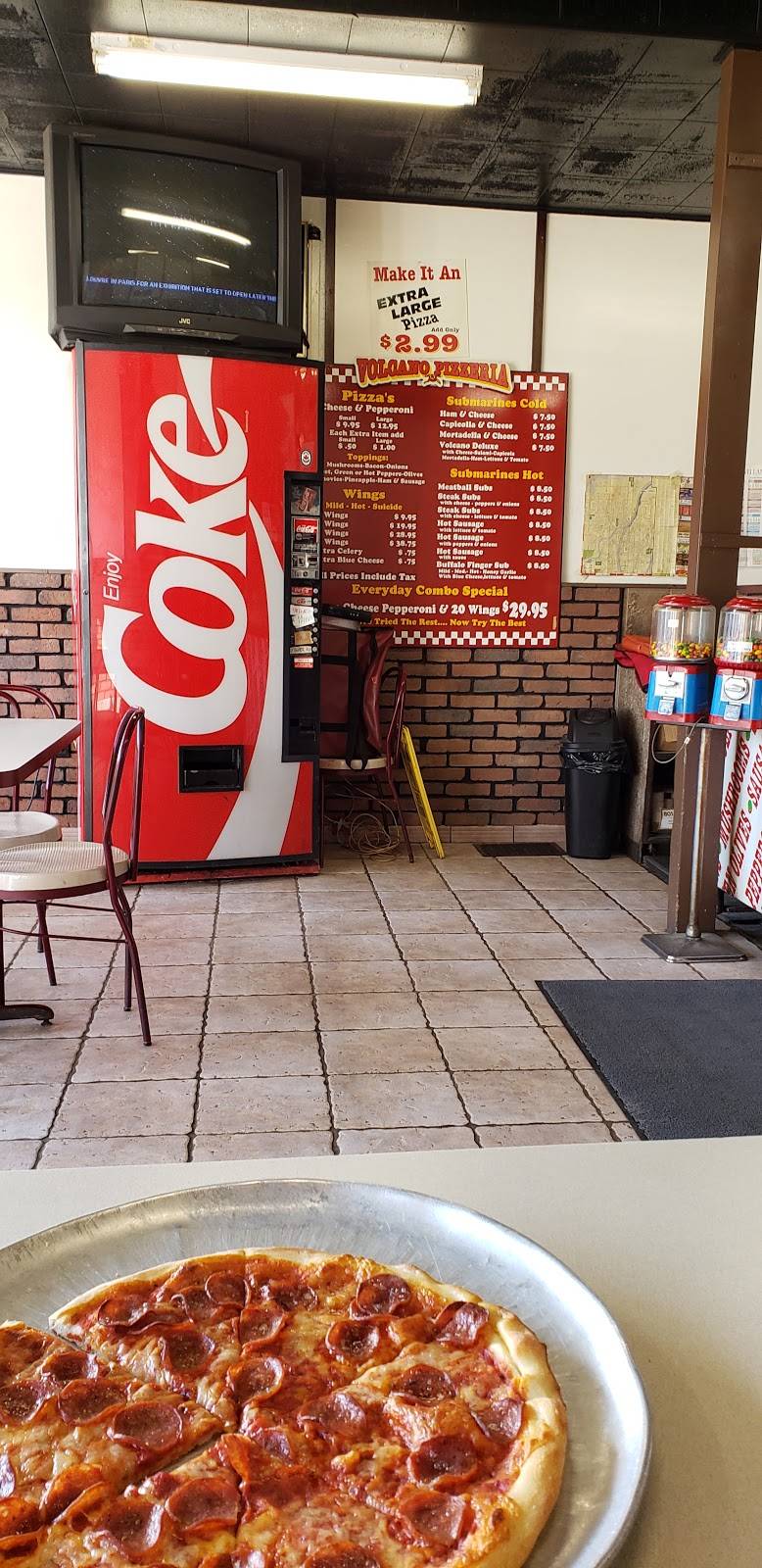 Volcano Pizzaria | restaurant | 256 E Main St, Welland, ON L3B 3W9, Canada | 9057353716 OR +1 905-735-3716