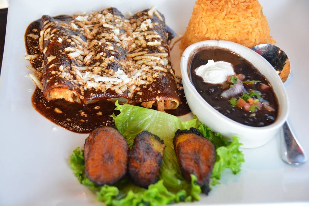 La Cocina de Mama | restaurant | 2809 N Hurstbourne Pkwy, Louisville, KY 40223, USA | 5028223506 OR +1 502-822-3506