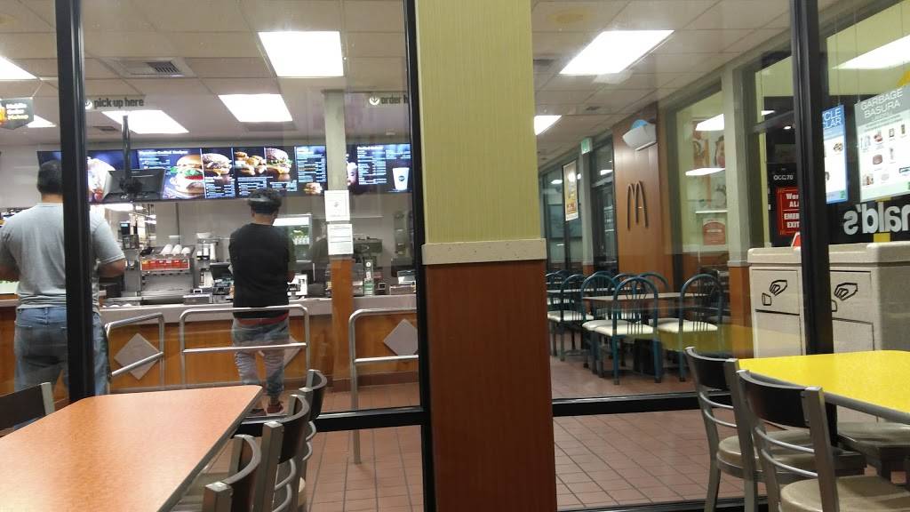 McDonalds | cafe | 2905 Grove Way, Castro Valley, CA 94546, USA | 5105381975 OR +1 510-538-1975