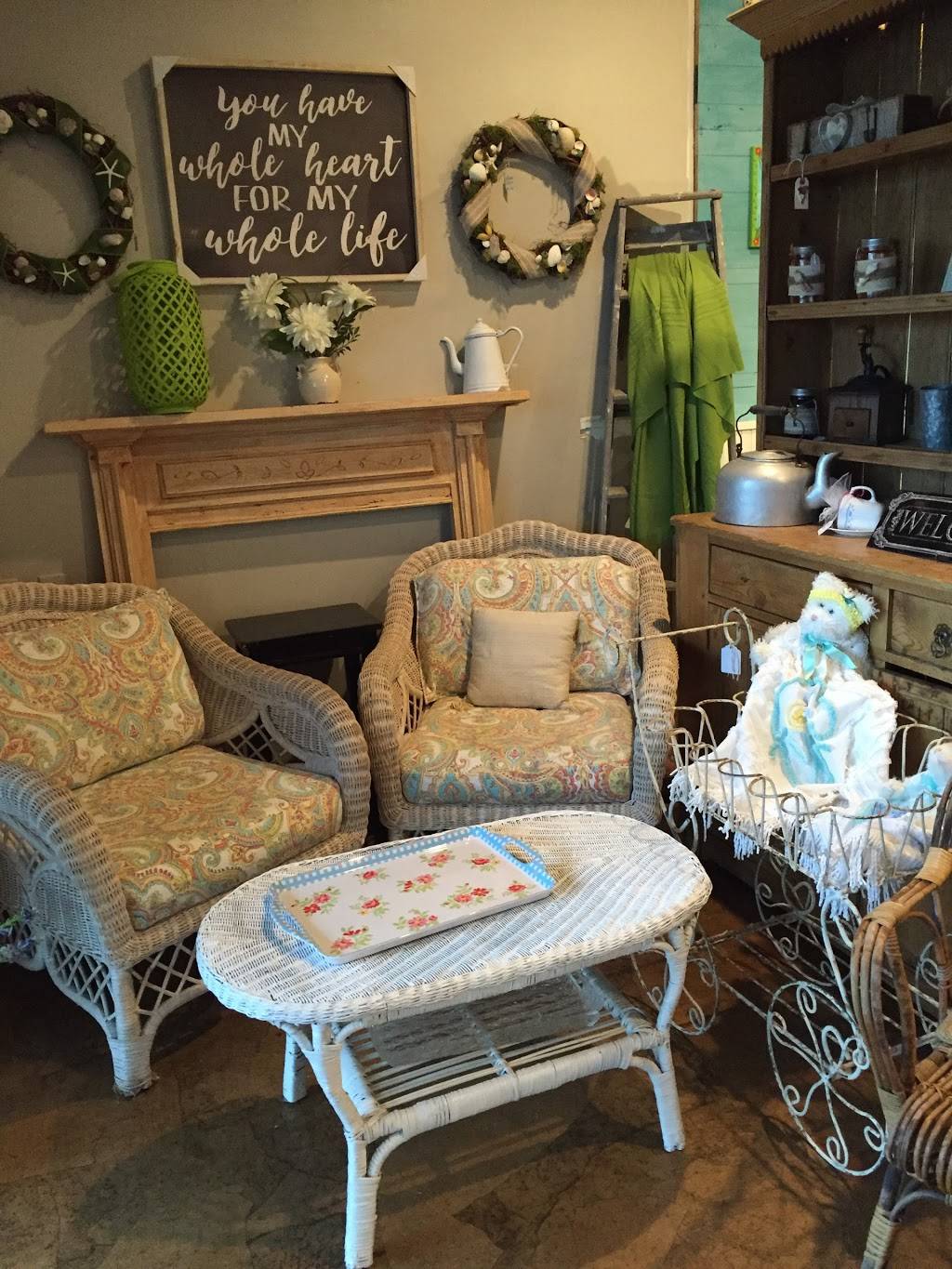 Teapots & Treasures Cafe & Curiosities | restaurant | 14137 U.S. Hwy 1, Juno Beach, FL 33408, USA | 5618810447 OR +1 561-881-0447