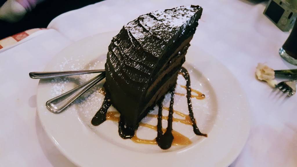 Maggianos Little Italy | restaurant | Freedom Commons, 1847 Freedom Dr, Naperville, IL 60563, USA | 6305362270 OR +1 630-536-2270