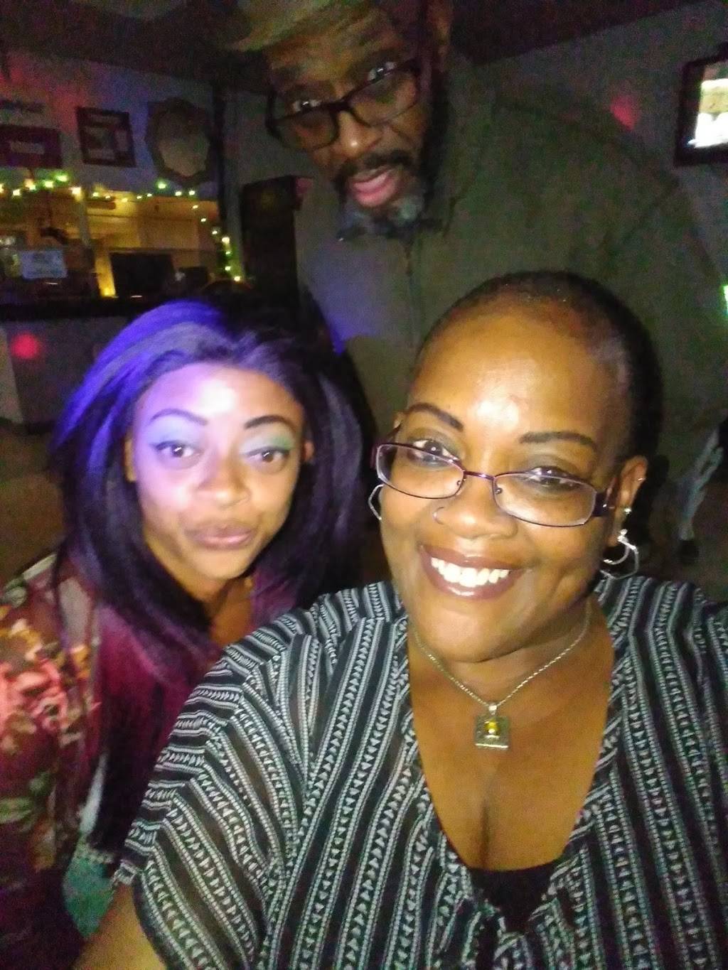 Club Jades Bar & Grill | restaurant | 836 S Fort Hood St, Killeen, TX 76541, USA | 2545262218 OR +1 254-526-2218