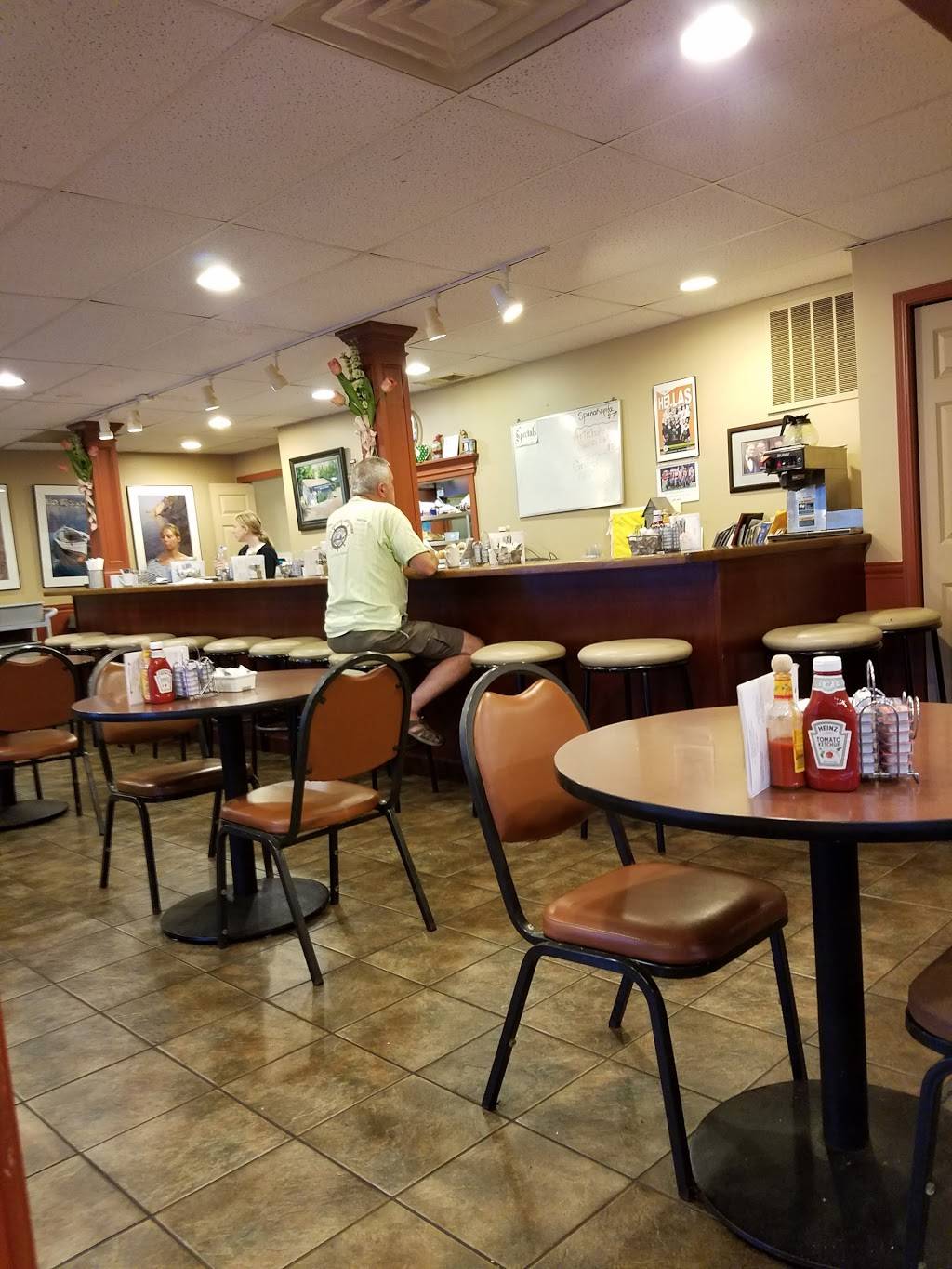 Hellas Carryout | restaurant | 9346 Dublin Rd, Powell, OH 43065, USA | 6147925494 OR +1 614-792-5494