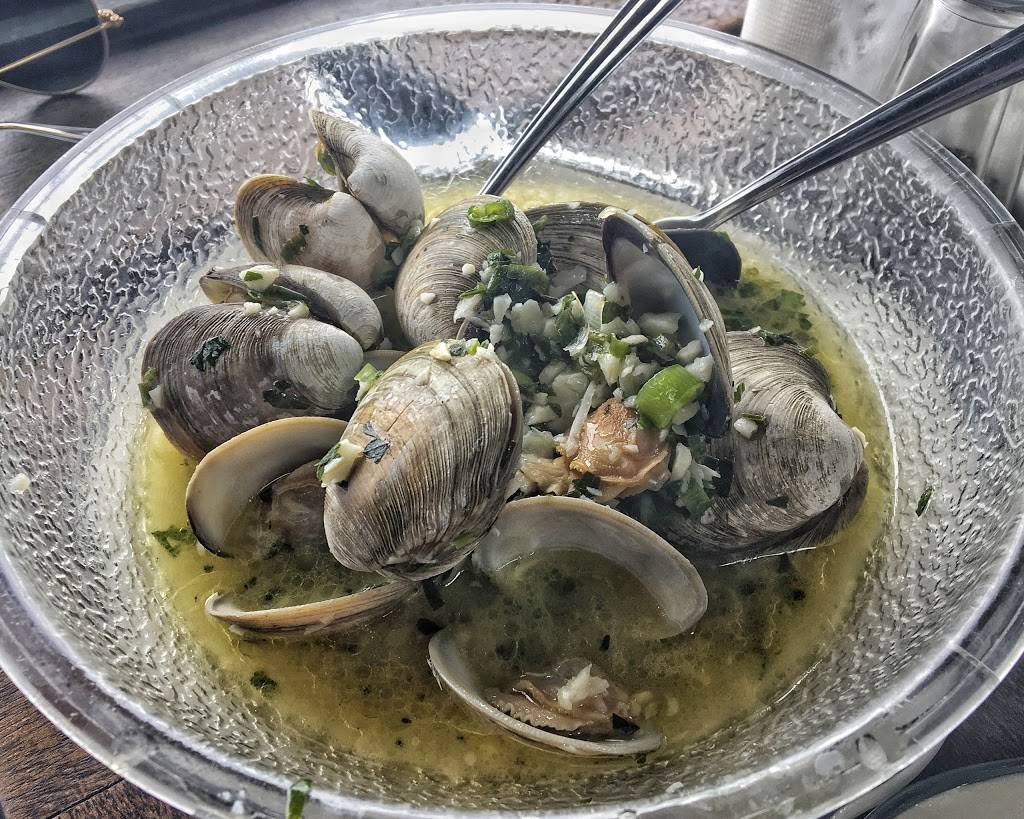 The Dock Bar & Grill | restaurant | 482 W Lake Dr, Montauk, NY 11954, USA | 6316689778 OR +1 631-668-9778