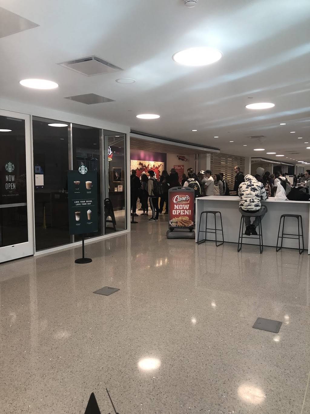 Raising Canes Chicken Fingers | meal takeaway | 501 E 10th St, Greenville, NC 27858, USA | 8665522637 OR +1 866-552-2637