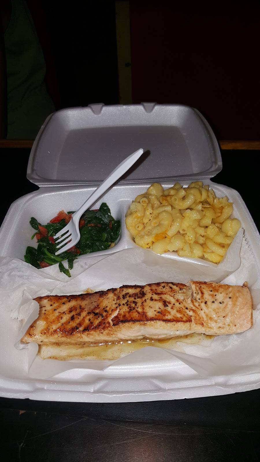 Moniques Lounge | restaurant | 2236 W Indiana Ave, Philadelphia, PA 19132, USA | 2152274207 OR +1 215-227-4207