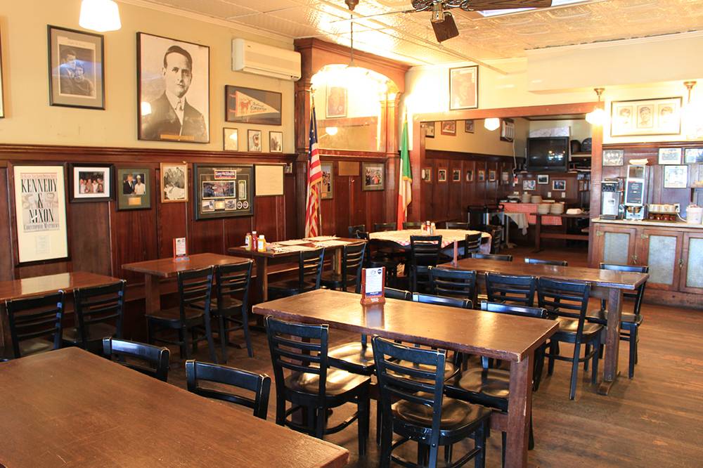 Doyles Cafe | restaurant | 3484 Washington St, Jamaica Plain, MA 02130, USA | 6175242345 OR +1 617-524-2345