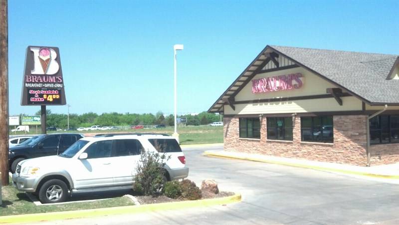 Braums Ice Cream & Burger Restaurant | restaurant | 2001 NW 164th St, Edmond, OK 73012, USA | 4053414542 OR +1 405-341-4542