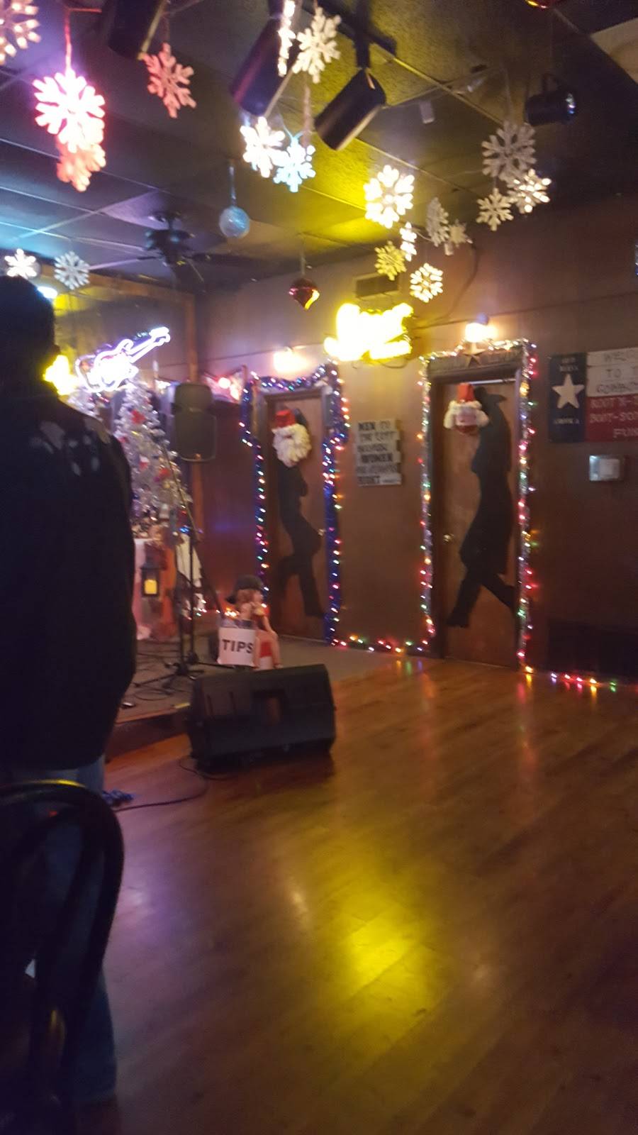 The Cowboy Club/Sandys Grill | restaurant | 15027 US-75, Van Alstyne, TX 75495, USA | 9034826325 OR +1 903-482-6325