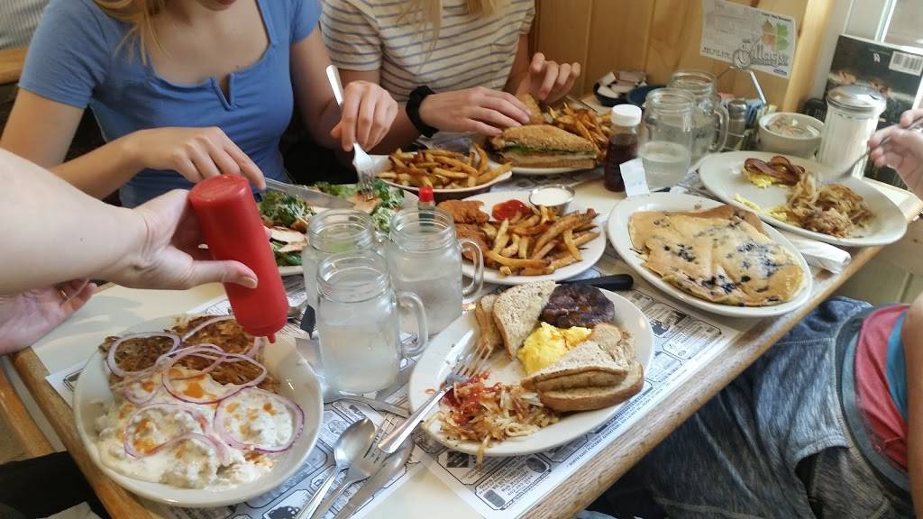 Village Restaurant | restaurant | 74 S Main St, Hardwick, VT 05843, USA | 8024725701 OR +1 802-472-5701