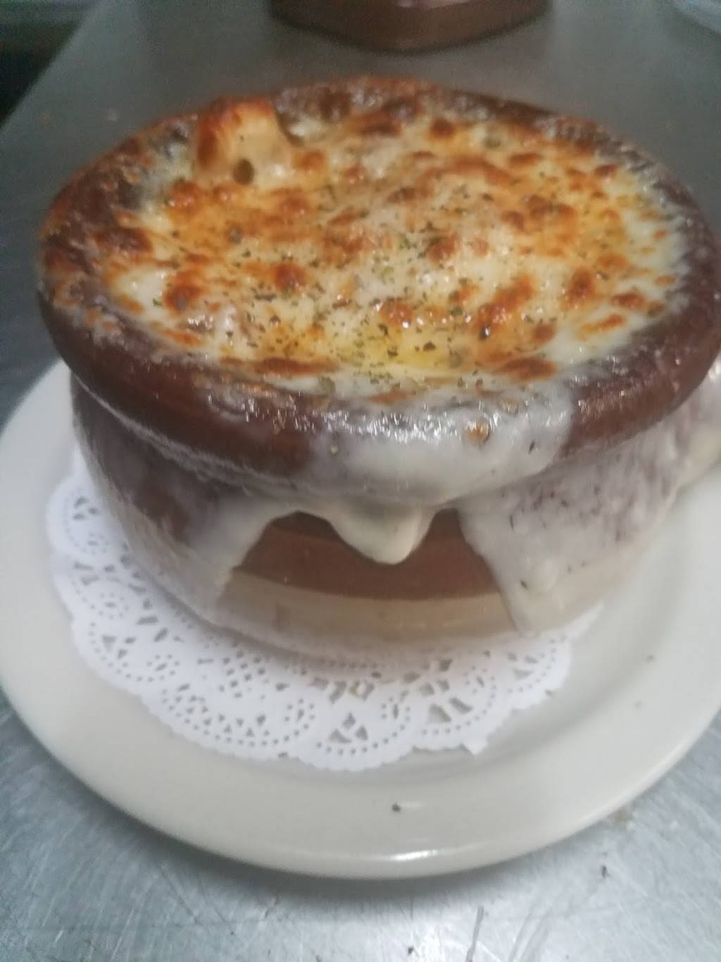 Pizza Plus | restaurant | 16043 NY-22, Stephentown, NY 12168, USA | 5187335555 OR +1 518-733-5555