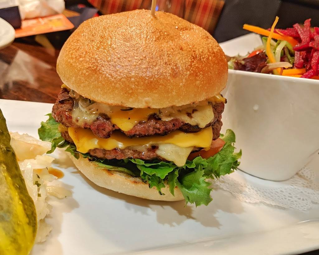 St. Jamess Gate Toronto | restaurant | 5140 Dundas St W, Etobicoke, ON M9A 1C2, Canada | 6473505140 OR +1 647-350-5140