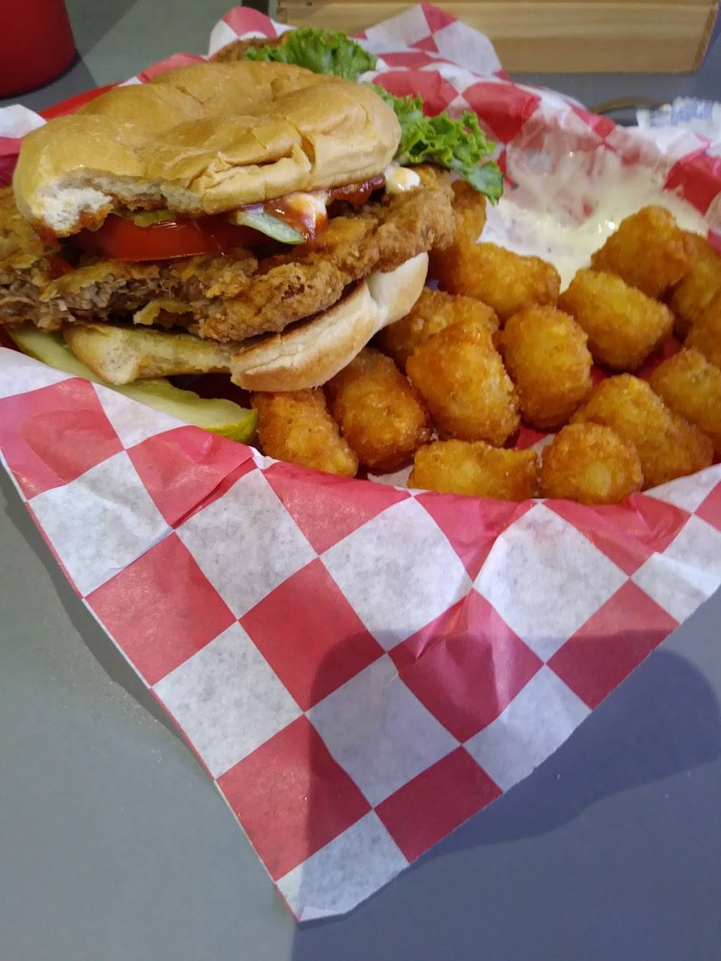 Outer Limits | restaurant | 28564 W Reichmuth Rd, Valley, NE 68064, USA | 4023598757 OR +1 402-359-8757