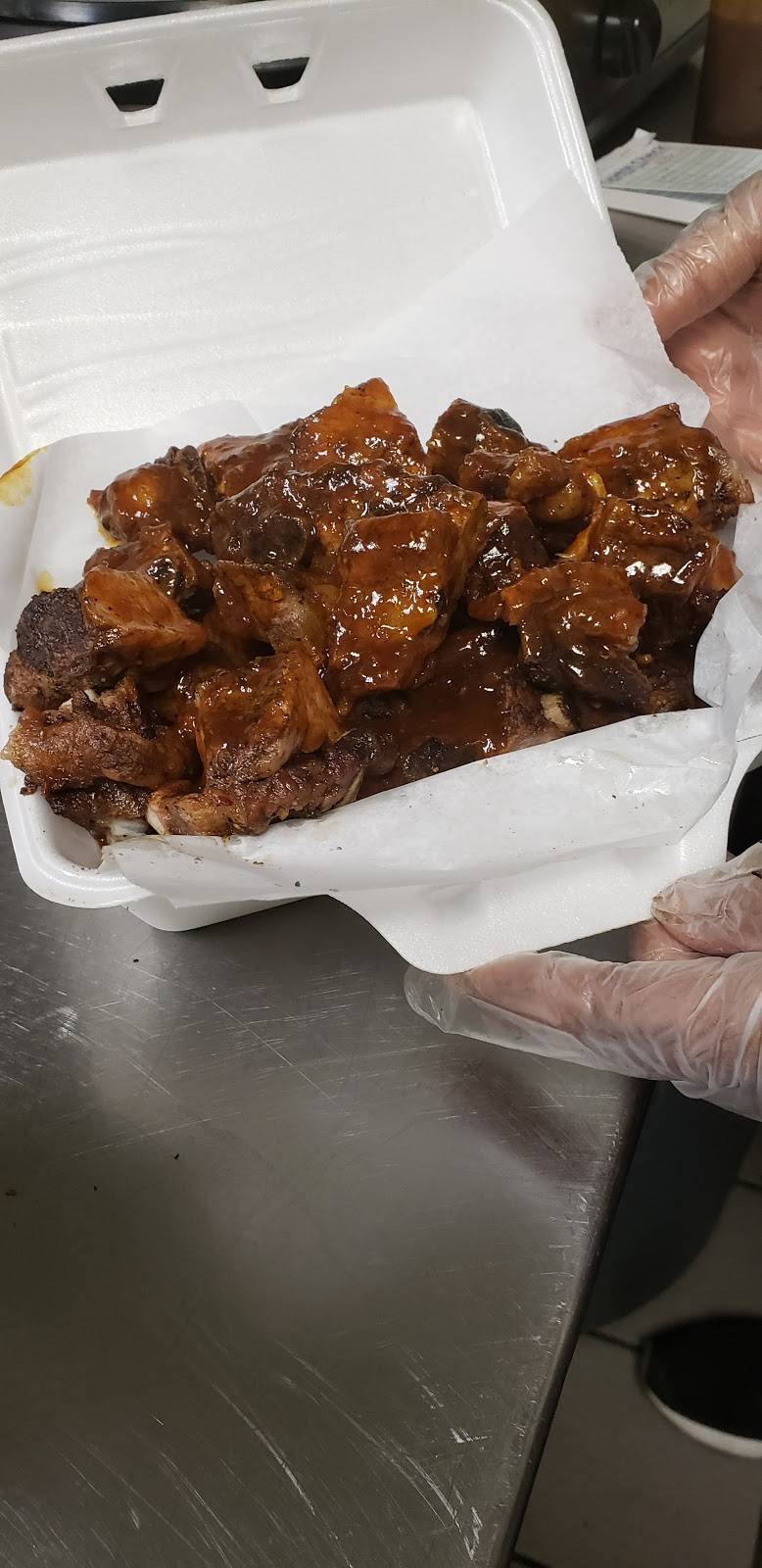 Gigis bbq Joint | restaurant | 777 44th St SE, Grand Rapids, MI 49548, USA | 6162888996 OR +1 616-288-8996