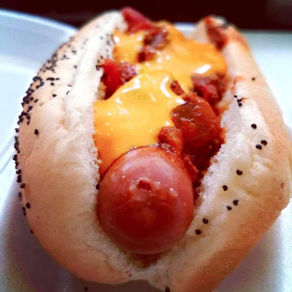 Morrie OMalleys Hot Dogs | restaurant | 3501 S Union Ave, Chicago, IL 60609, USA | 7732472700 OR +1 773-247-2700