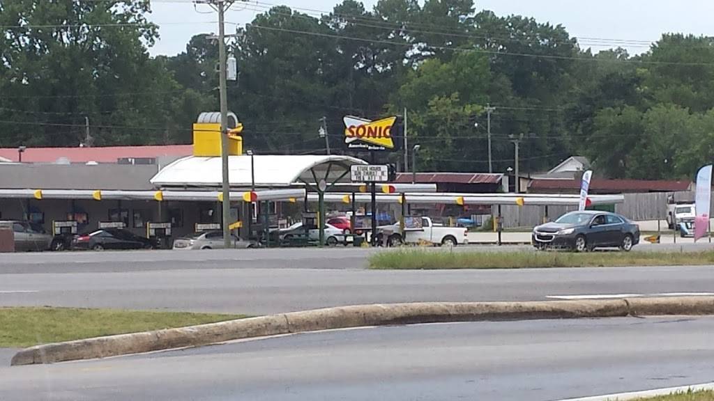 Sonic Drive-In | restaurant | 15376 New, Andrew Jackson Highway No, Russellville, AL 35653, USA | 2563313422 OR +1 256-331-3422