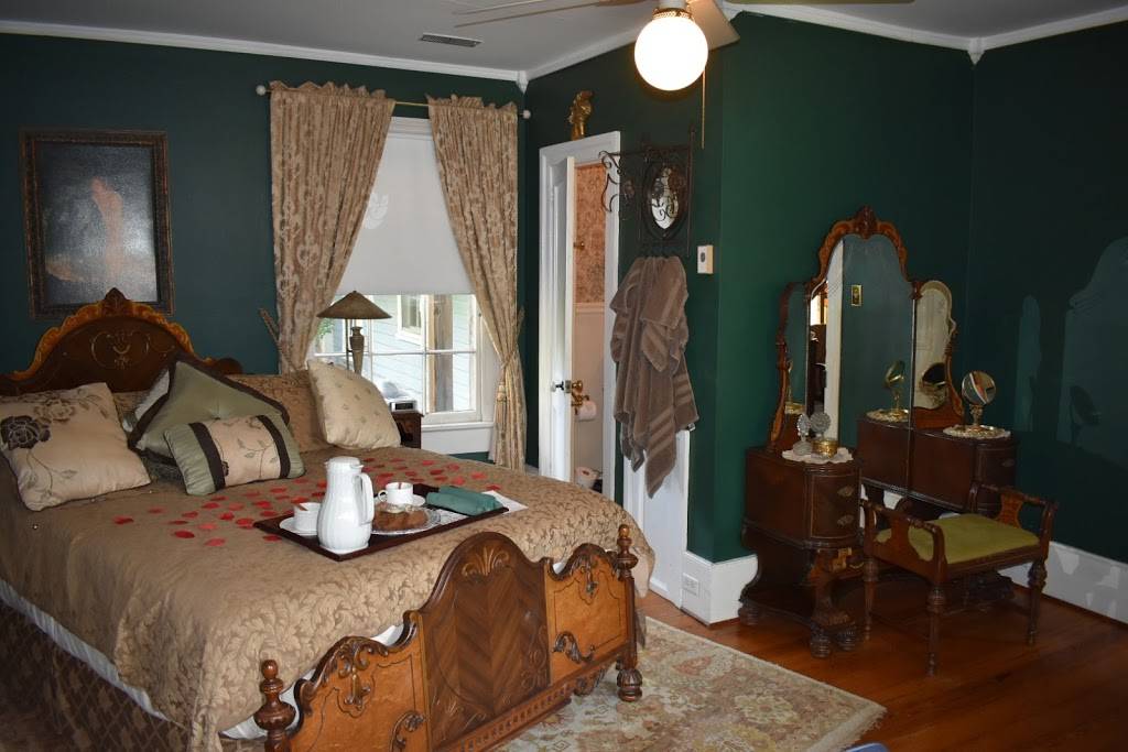 Coopers Landing Inn & Travelers Tavern | restaurant | 801 Virginia Ave, Clarksville, VA 23927, USA | 4343742866 OR +1 434-374-2866