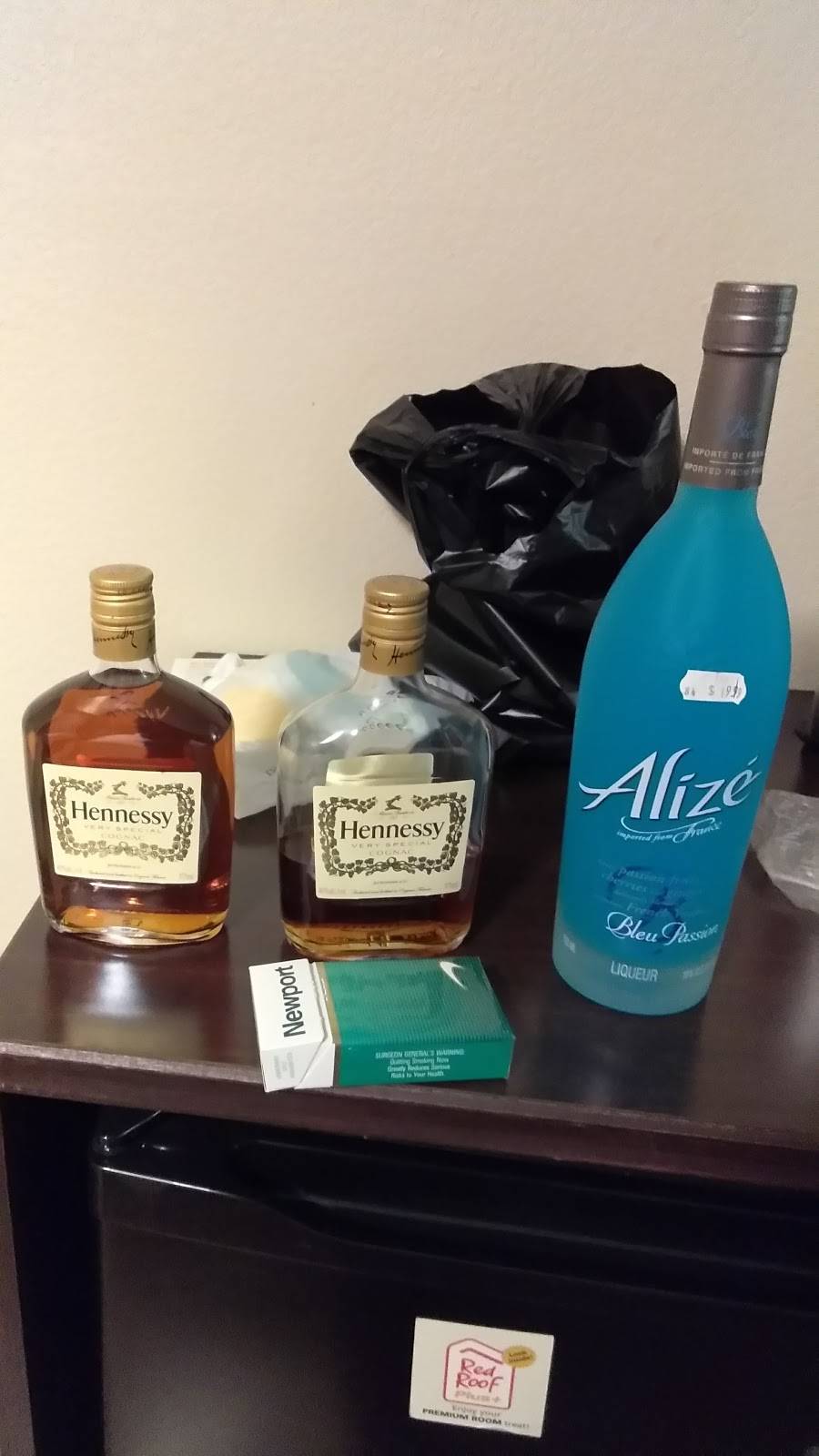 Red Door Bar and Lounge | restaurant | 1000 N Payson St, Baltimore, MD 21217, USA | 4107109459 OR +1 410-710-9459