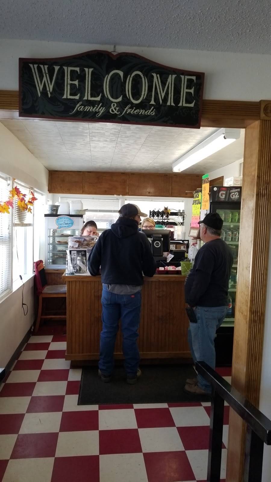 Uptown Pizza | restaurant | 721 W Main St, Barnsdall, OK 74002, USA | 9188473711 OR +1 918-847-3711