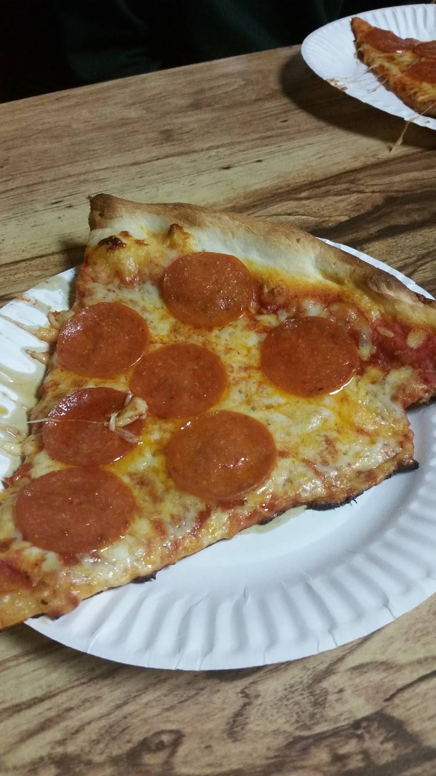 Vinces Pizza & Pasta | restaurant | 118 W Main St, Johnstown, NY 12095, USA | 5187362828 OR +1 518-736-2828