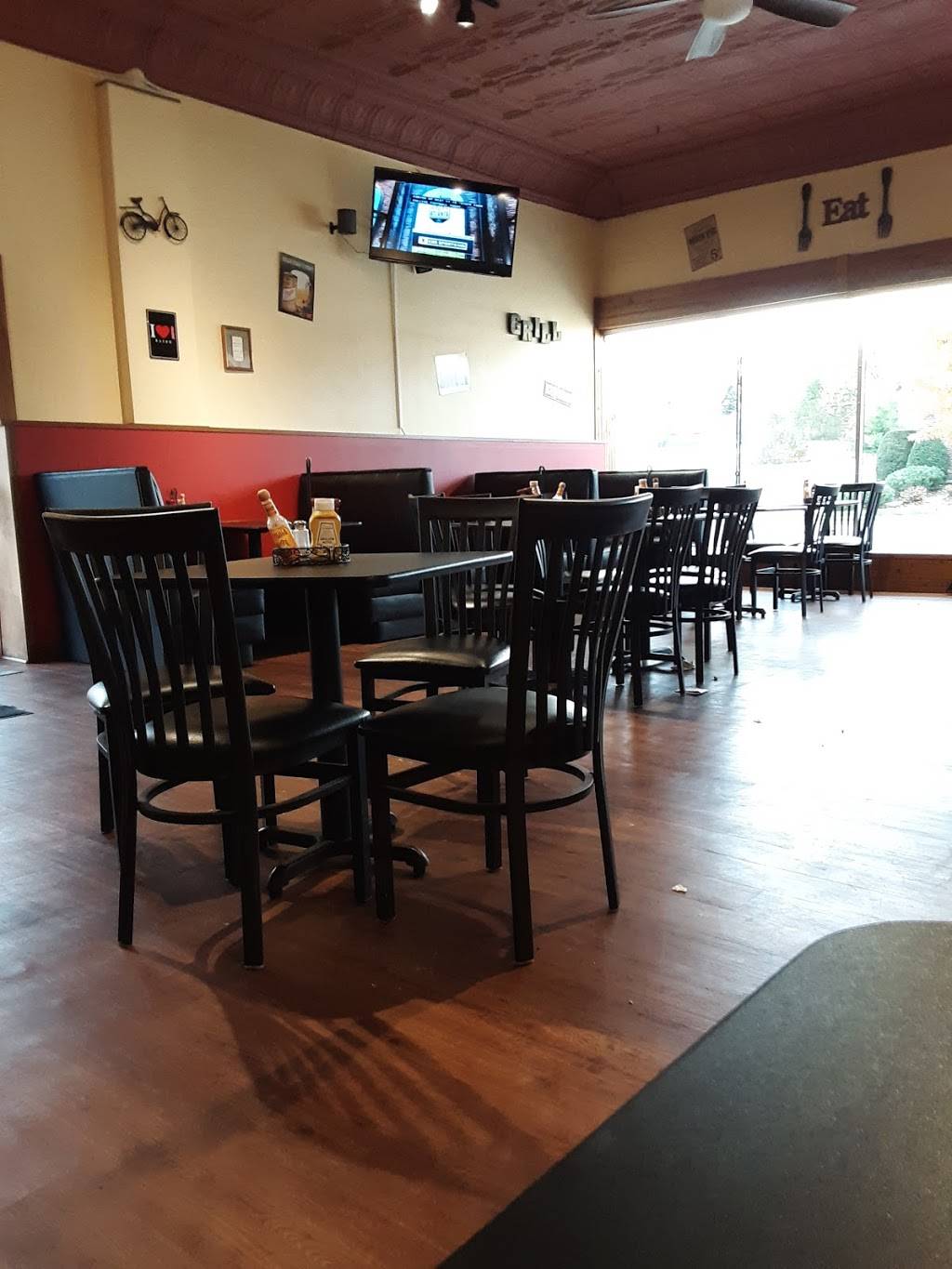 Corner Grill | restaurant | 137 W Main St, Genoa, IL 60135, USA | 8157842233 OR +1 815-784-2233