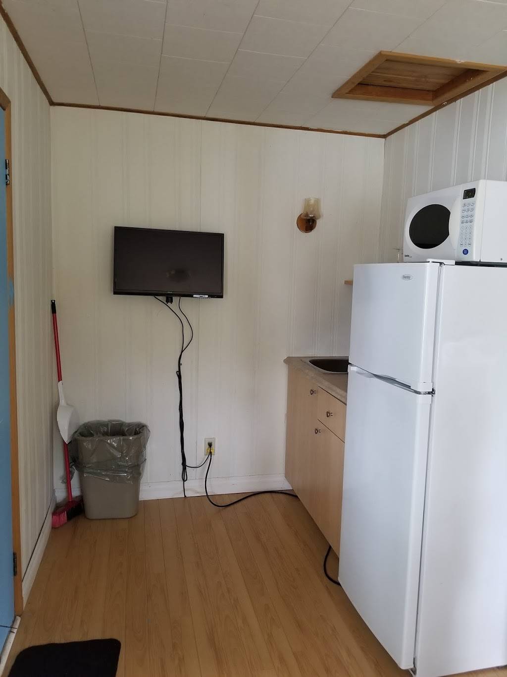 Viamede Resort | restaurant | 595 Mt Julian Viamede Rd, Woodview, ON K0L 3E0, Canada | 7056543344 OR +1 705-654-3344