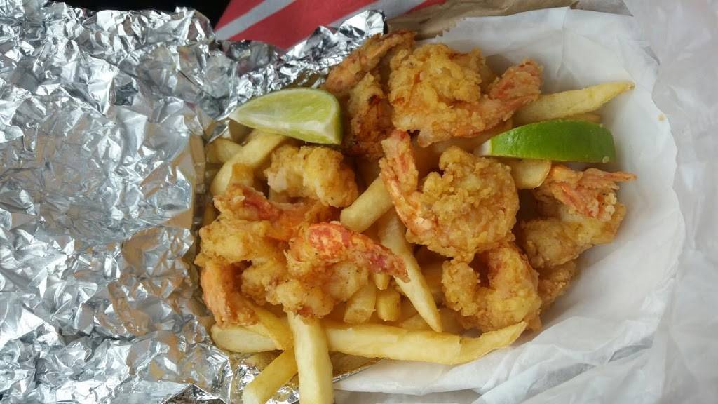 Lynns Bahamian Kitchen | restaurant | 3000 Country Club Ln, Pembroke Park, FL 33009, USA | 9546285859 OR +1 954-628-5859