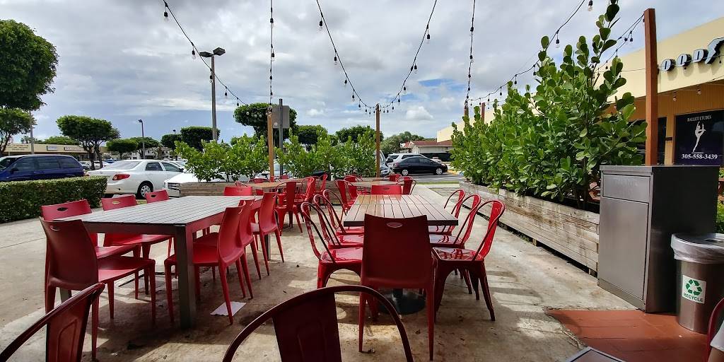 Los Perros | restaurant | 6828 NW 169th St, Hialeah, FL 33015, USA | 3058236900 OR +1 305-823-6900