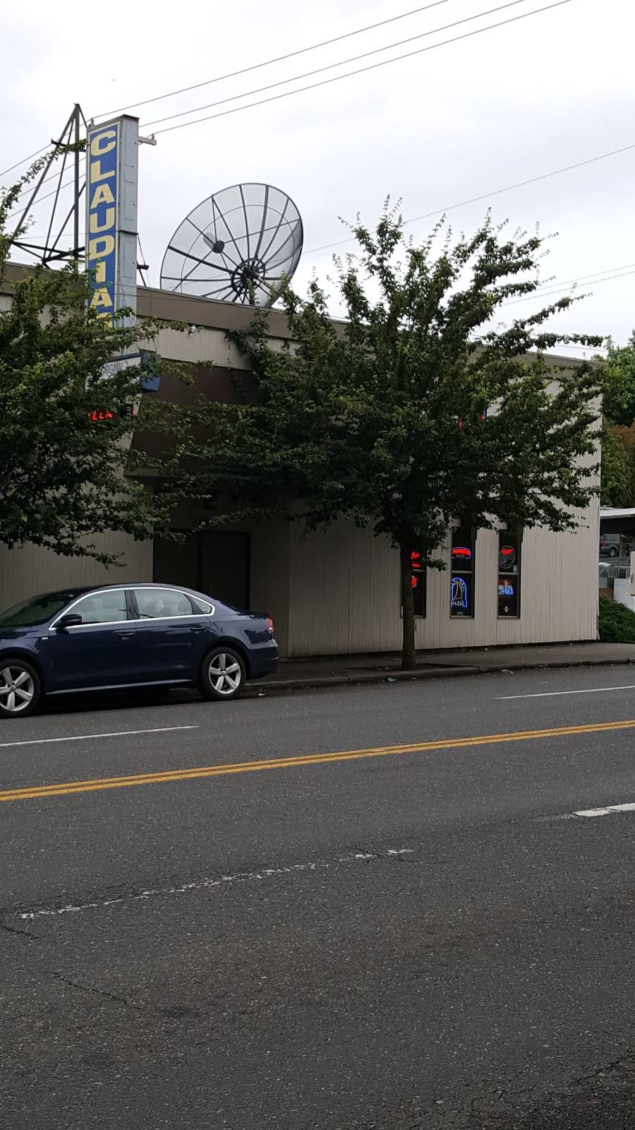 CLAUDIAS Sports Pub and Grill | restaurant | 3006 SE Hawthorne Blvd, Portland, OR 97214, USA | 5032321744 OR +1 503-232-1744