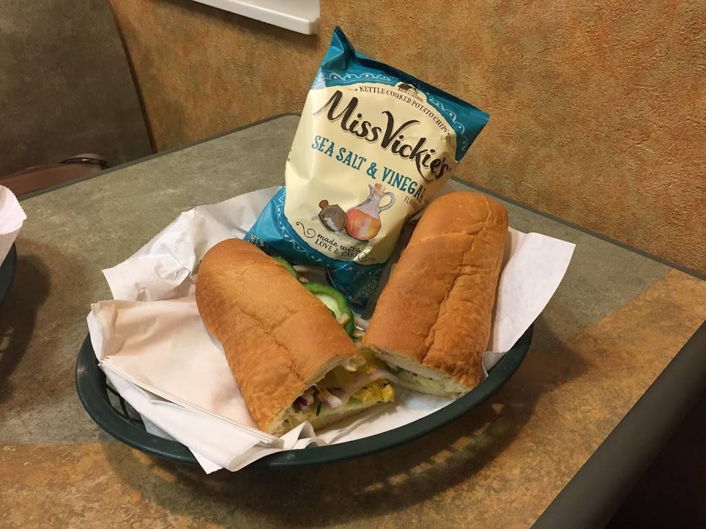 Subway | restaurant | 915 Veterans Ave, Vandalia, IL 62471, USA | 6182832226 OR +1 618-283-2226