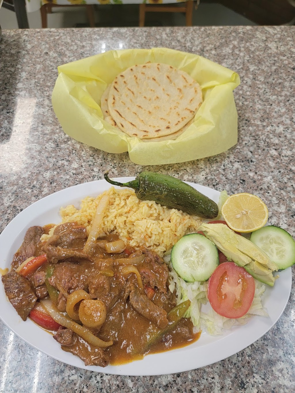 Lemus Restaurant | restaurant | 1309 Chamberlain Ave, Bakersfield, CA 93305, USA | 6613428996 OR +1 661-342-8996