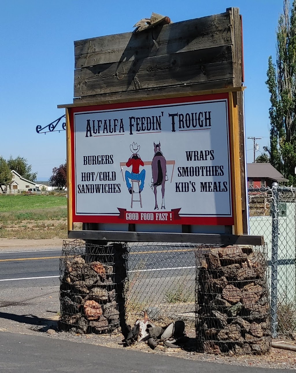 Alfalfa Feedin Trough | restaurant | 26161 Willard Rd, Bend, OR 97701, USA | 5417490787 OR +1 541-749-0787